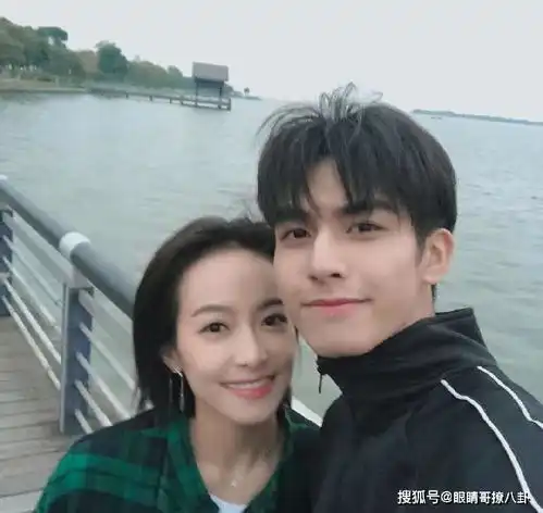 宋威龙两位姐姐近照曝光,颜值不输女明星,若出道必受欢迎
