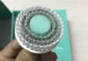 由于脸洗得不干净,每次在师妹面前都很尴尬
