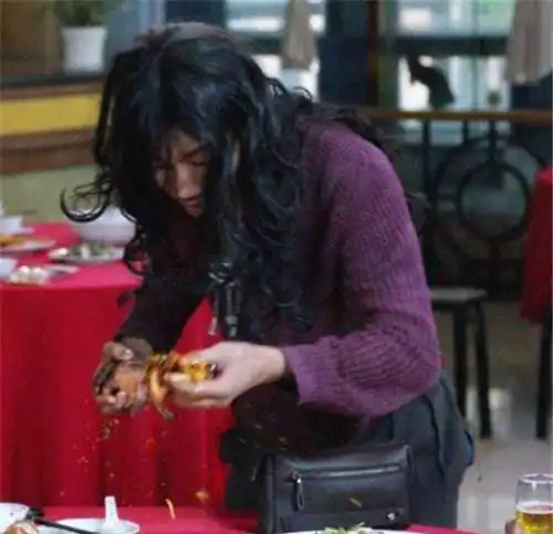 中国第一死宅,因不愿出门被饿死,他的遭遇给二次元宅女敲响警钟
