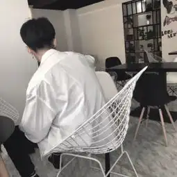 高清白色系简单干净的男生微信头像图片大全
