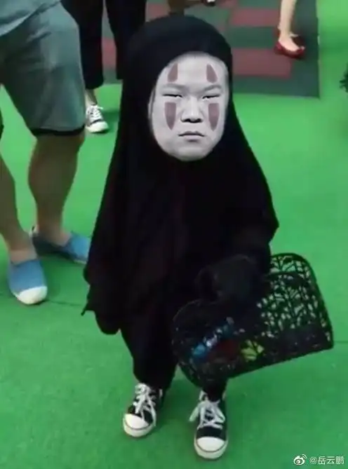 徐筱竹再次恶搞师傅岳云鹏,晒师父嫦娥造型,评论区亮了
