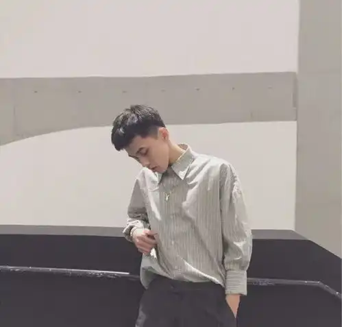 不露正脸的男生拍照姿势,2020年做个温暖的人
