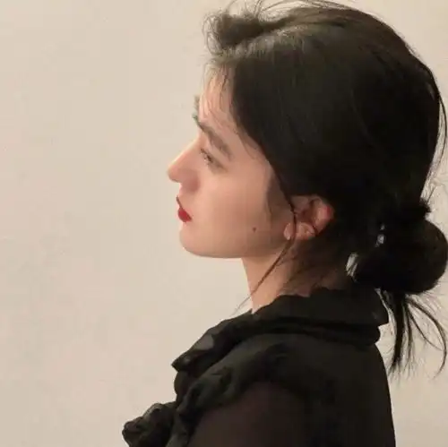 适合女孩子深夜看的文案
