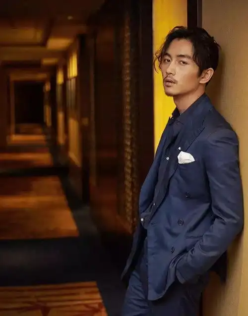 男星留胡须好看吗有人变稳重型男,而这位却浪费了盛世美颜啊

