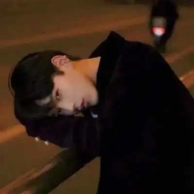 ins头像太浅的喜欢有些轻飘
