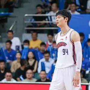 上海男篮官方王哲林预计因腰伤缺席6周
