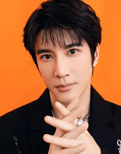 明星离婚扒出出轨,章泽天点赞李靓蕾长文,周杰伦ins取关王力宏
