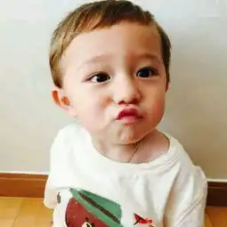 有没有这个小孩的相同的图片
