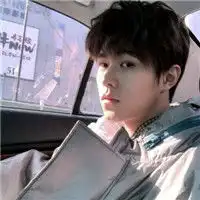 超帅男生简单头像温暖简单的男生
