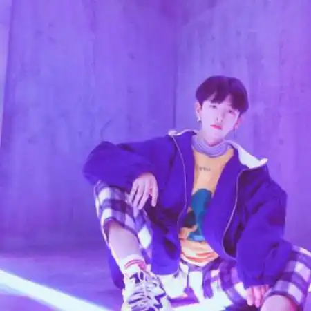 时尚潮流微信头像男,追求潮流只是一种调情
