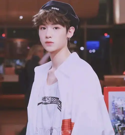 justin微博因一个词惨被粉丝调侃,但多少人看懂了他暗含的意思
