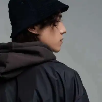 我只想跟你未来,浸在爱河
