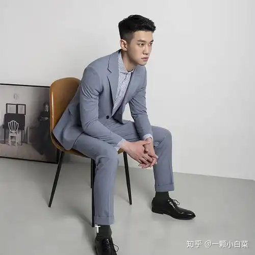 25岁左右男士正装品牌推荐,以及相应的裤子和衬衫的选择
