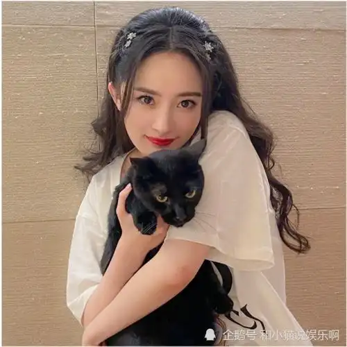 杨幂为她的漫画腰道歉,网友们纷纷喊话那么喊她解锁新姿势的男作者呢
