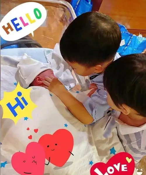 43岁日本天后太拼为23岁男友两年生两胎,至今没有结婚打算

