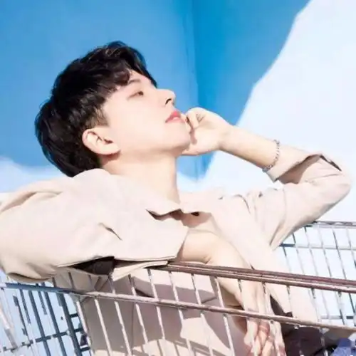 头像又找了一组不错的头像,换上
