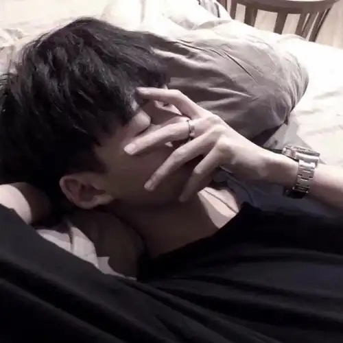 优质男头他低调得像光不暖不冷却不能缺少
