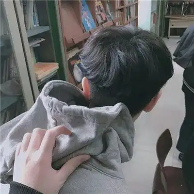 2023商务风帅气男生头像
