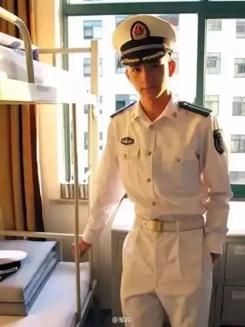 他肌肉不大,但帅过彭于晏暖过吴彦祖,他才是迷倒中国4亿少女心的公认男神
