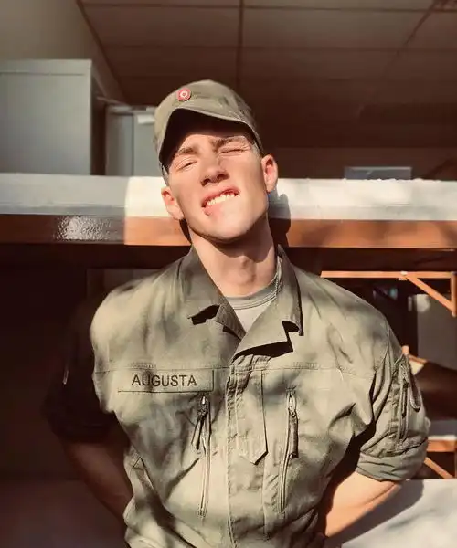 靠服兵役走红网络的男模,他算第一个
