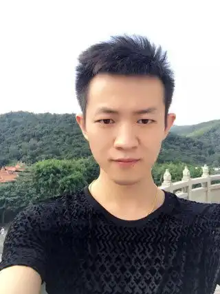 25岁普通男人生活照多张
