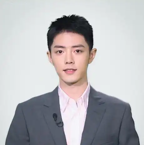 有种整容叫肖战剃寸头,失去刘海后变国字脸,难怪只能演男2
