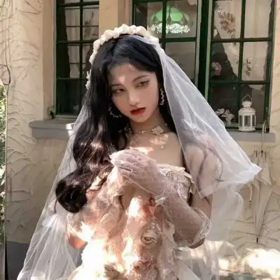 2022真人女生手捧鲜花的头像很唯美我崇拜你像个英雄你宠我像个孩子
