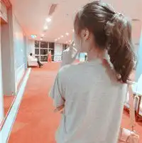 有没有类似于这些图片的好看女头图和空间背景图谢谢
