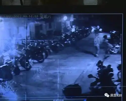 监控拍下凌晨两男子头盔口罩,全副武装夜探小区想干嘛
