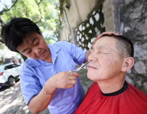 为什么人到中年,鼻毛总是往外窜鼻毛旺盛意味着什么
