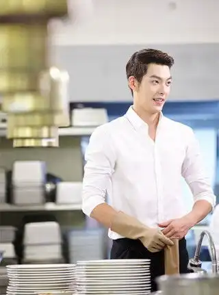 微微一笑很倾城杨洋白衬衫杀宋仲基朴宝剑穿上白衬衫谁更帅
