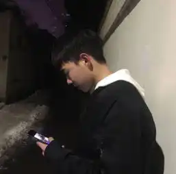 异性之间聊qq时,男生总发来3条消息,说明他从心里恶心你
