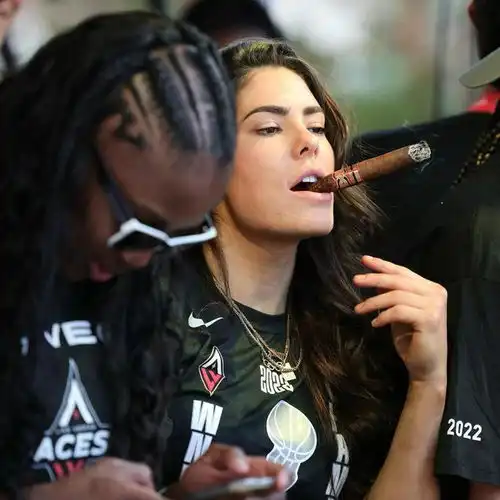 wnba飒姐普拉姆申请离婚心碎曾为那个男人赴汤蹈火
