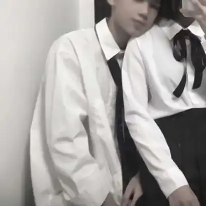 高清衬衫情侣头像一男一女图片男女都不露脸
