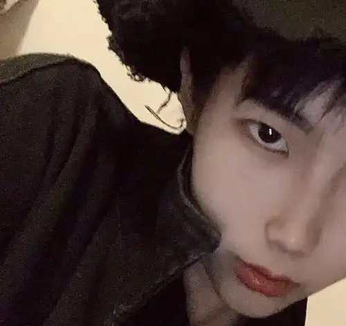 头像生活葬了童真,物欲脏了灵魂
