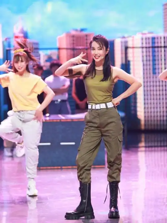 李冰冰和男朋友分手,丝毫没有受影响,在镜头前依然有气质
