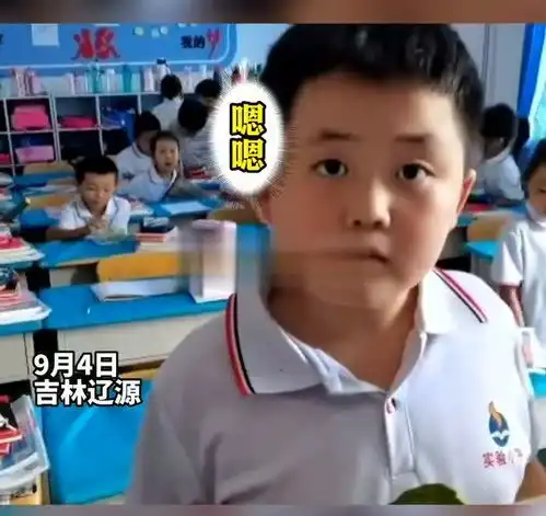 小男孩哭诉妈妈买的水杯不好看,老师这样教导
