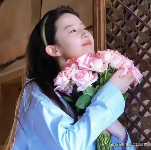 不仅能撞衫还要撞捧花头像刘诗诗到底要模仿刘亦菲到什么时候
