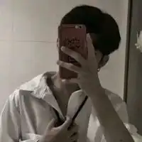 qq头像男生真人帅气真人帅气用手机挡脸的男生qq头像
