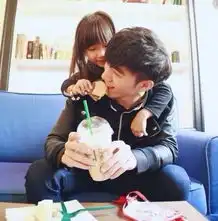 爱就是小狗舔你脸即使你一天也没有理它
