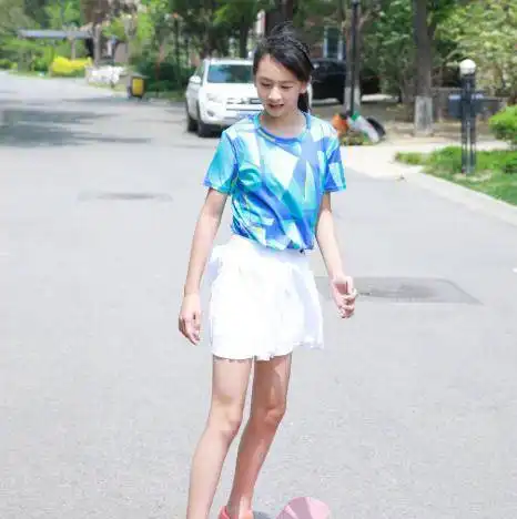 11岁森碟身高直逼一米七堪称初恋系元气少女,跟天天太有cp感了
