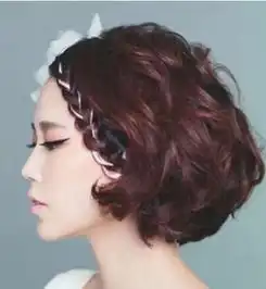 女生短发大卷发型造型清纯甜美卷发就这样扎
