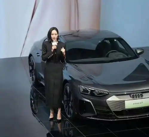 张钧甯上海活动出席,静奢风高级霸气,消瘦过度男相化严重
