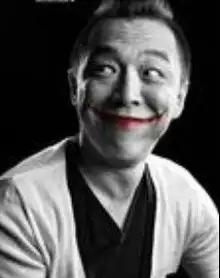 粲然一笑
