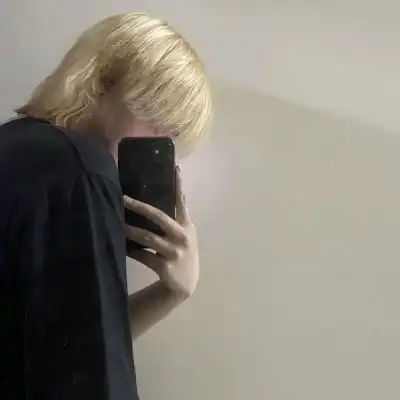 多风格高冷的帅气男生qq头像找到一个对的人是给自己的余生
