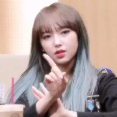 吴宣仪程潇闺蜜头像,抱图点赞,谢谢
