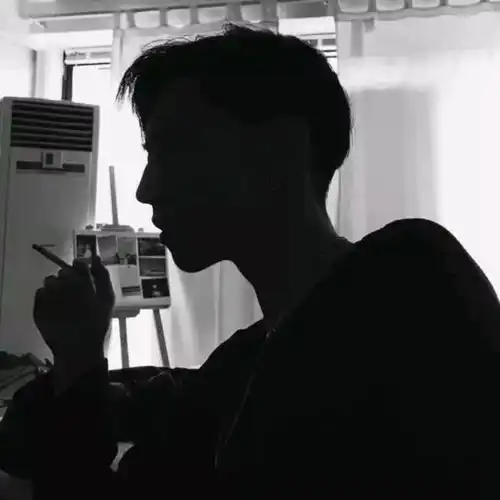 适合官宣的情侣头像人潮拥挤,可我眼里只有你,没有人潮
