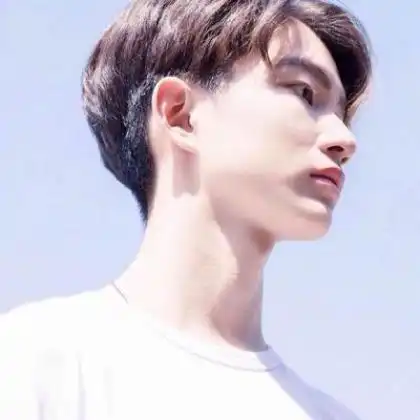 2020好看高颜值男生帅气头像小清新图片
