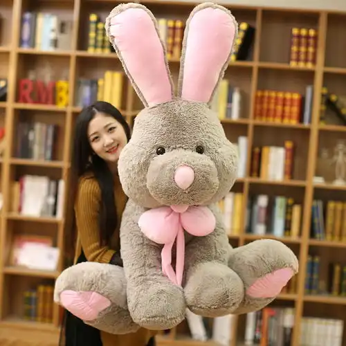 不知道送女朋友什么礼物一只布娃娃就搞定
