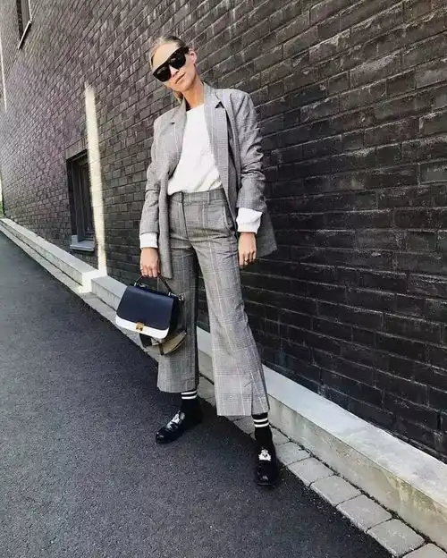 20蓝色驼色灰色白色这些颜色让你在冬季美到最后
